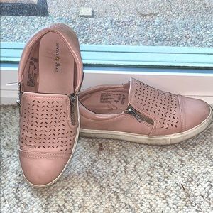 Slip on sneakers